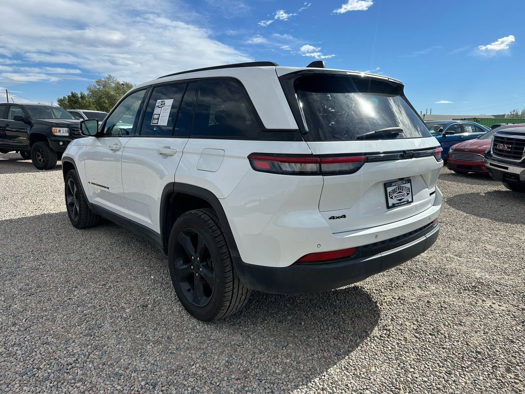 Used 2023 Jeep Grand Cherokee Limited w/ Black Appearance Package image 7
