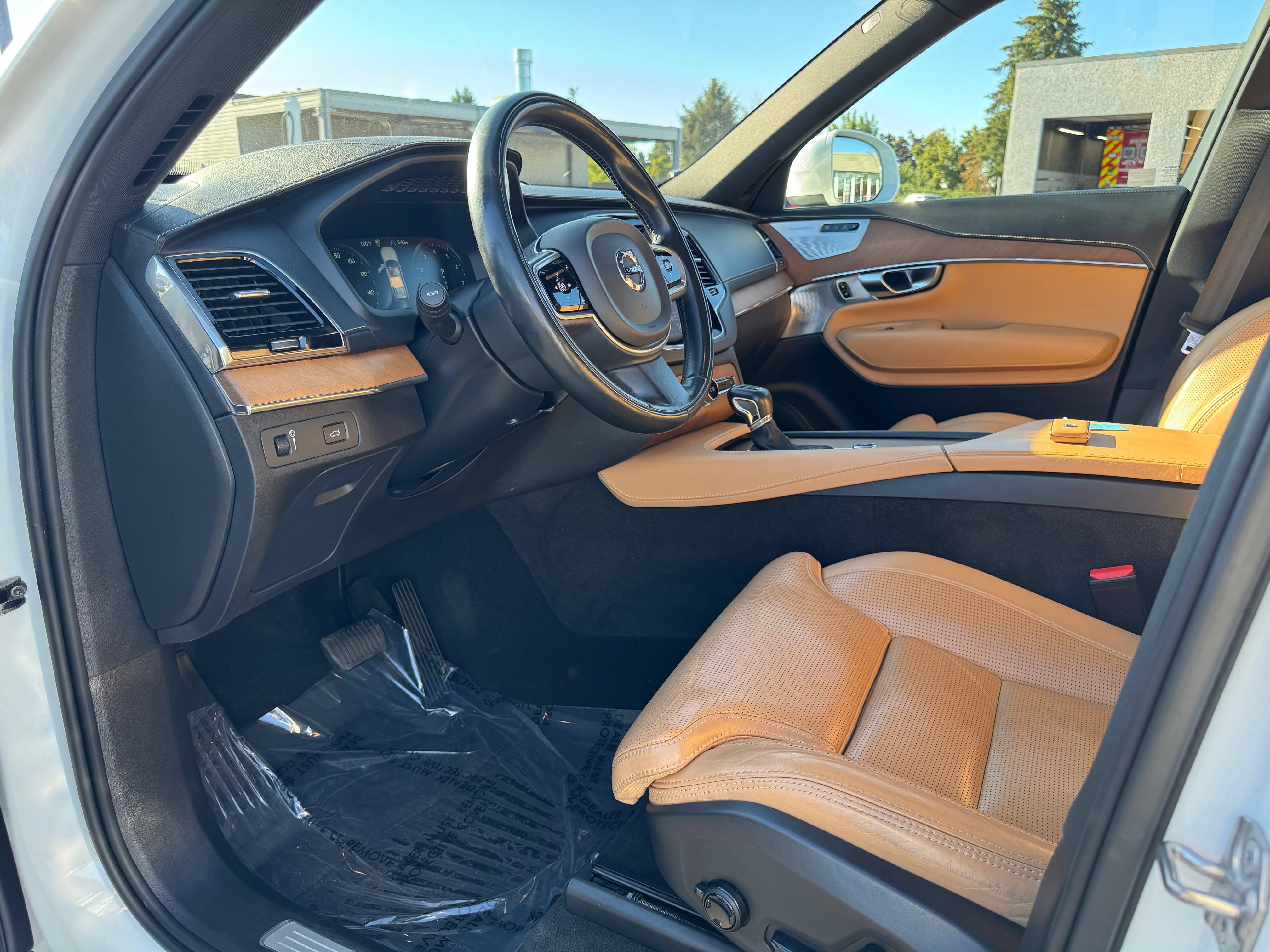 Used 2018 Volvo XC90 T6 Inscription w/ Convenience Package AWD/4WD image 12