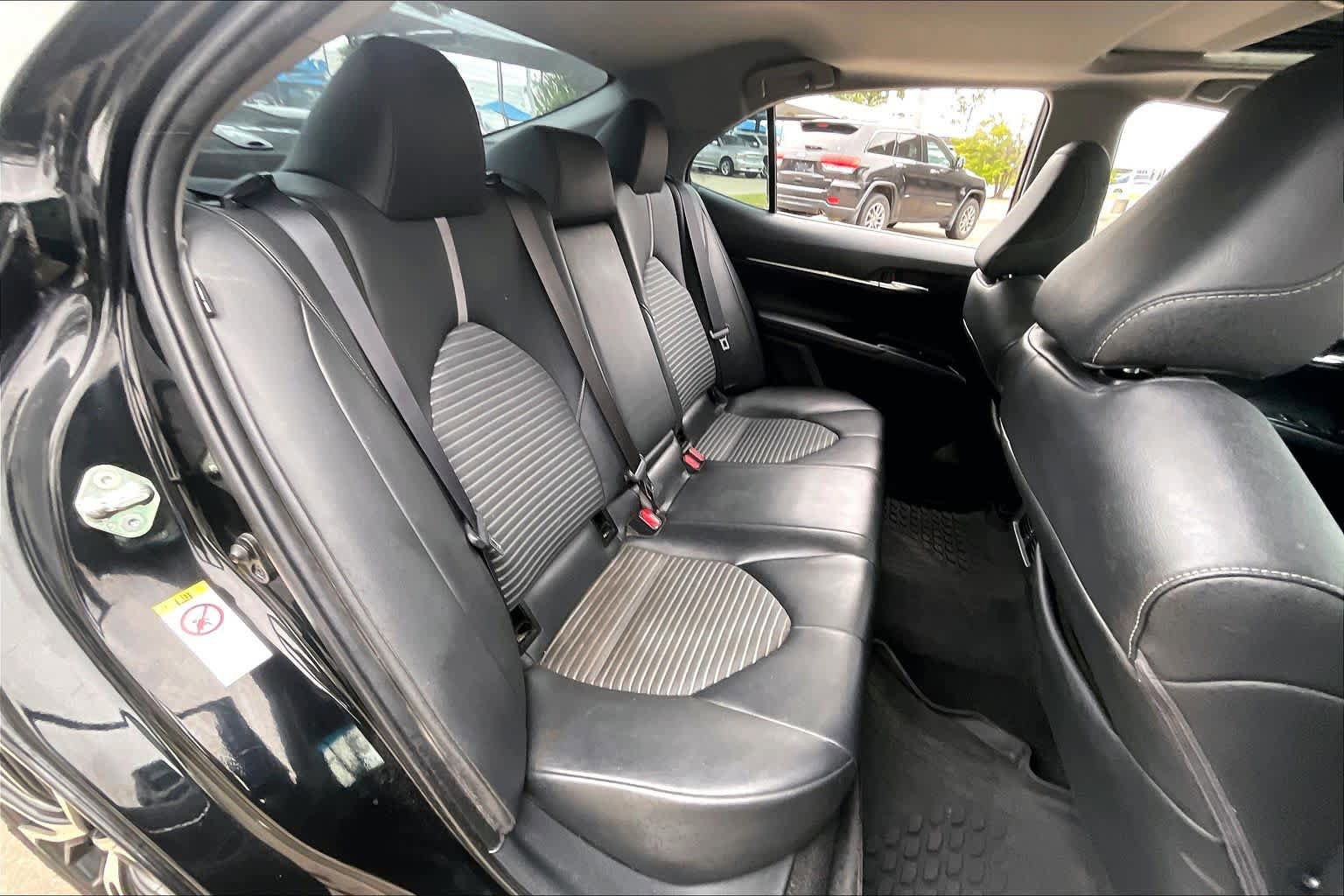 Used 2018 Toyota Camry SE w/ Audio Package FWD image 19
