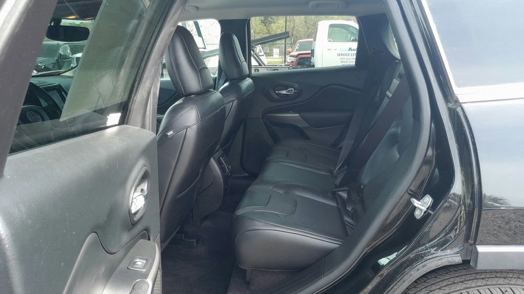 Used 2019 Jeep Cherokee Limited image 30