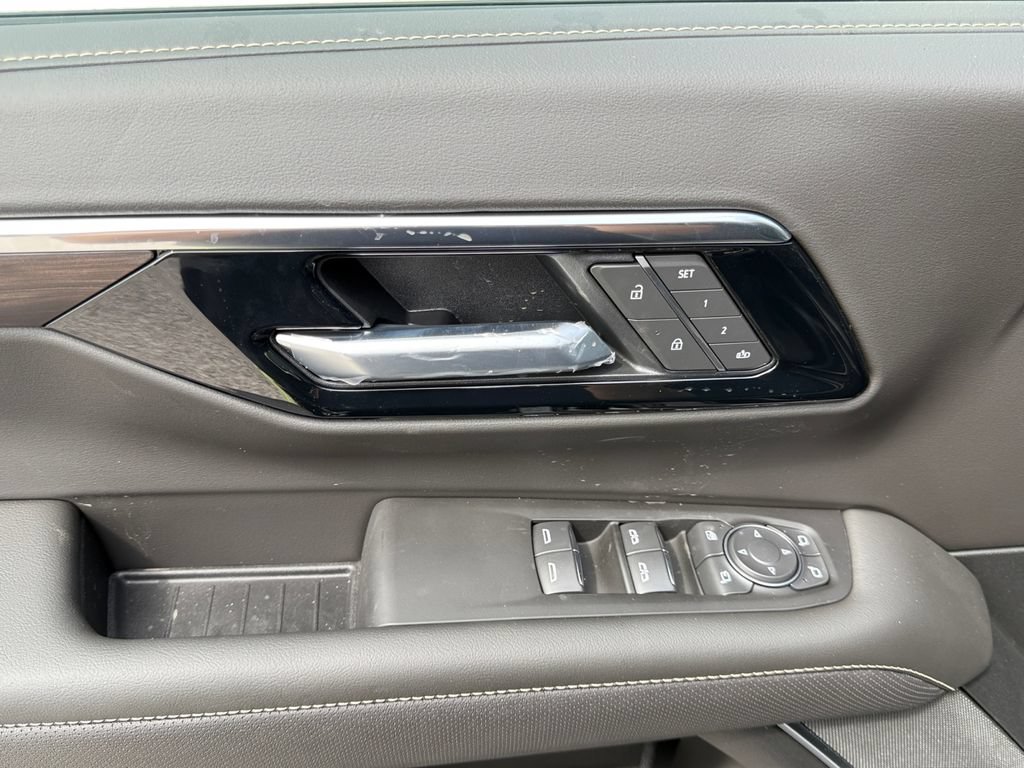 New 2026 Chevrolet Suburban Premier w/ Sun And Tow Package AWD/4WD image 11