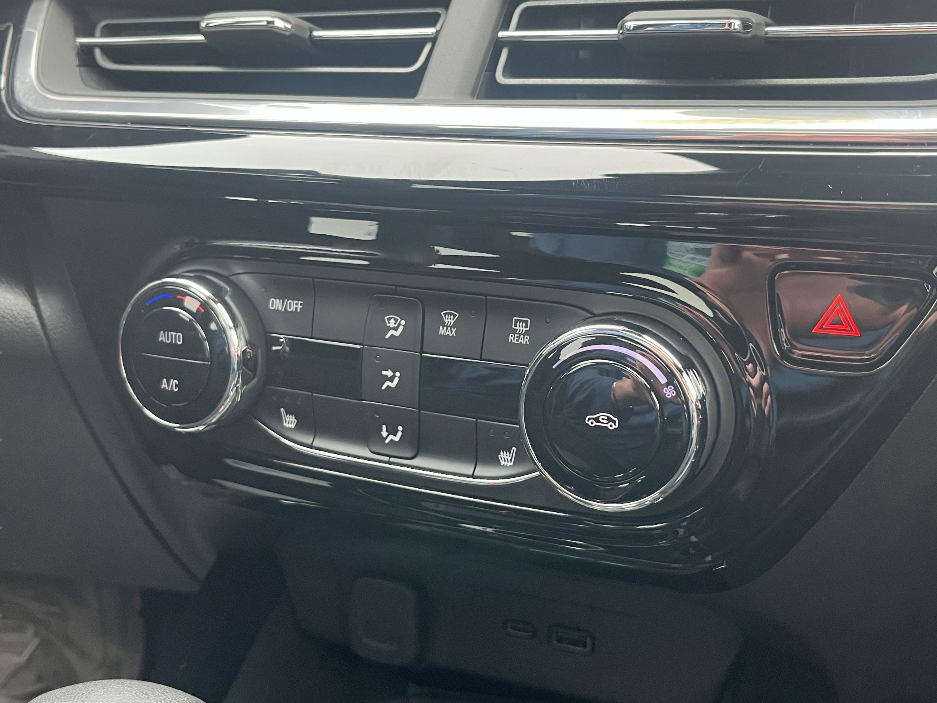 Used 2024 Chevrolet Trax RS w/ Sunroof Package image 30