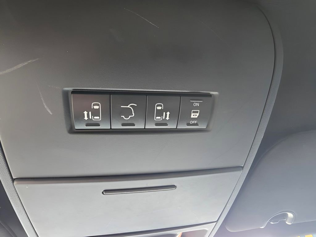 Used 2020 Dodge Grand Caravan SXT FWD image 70