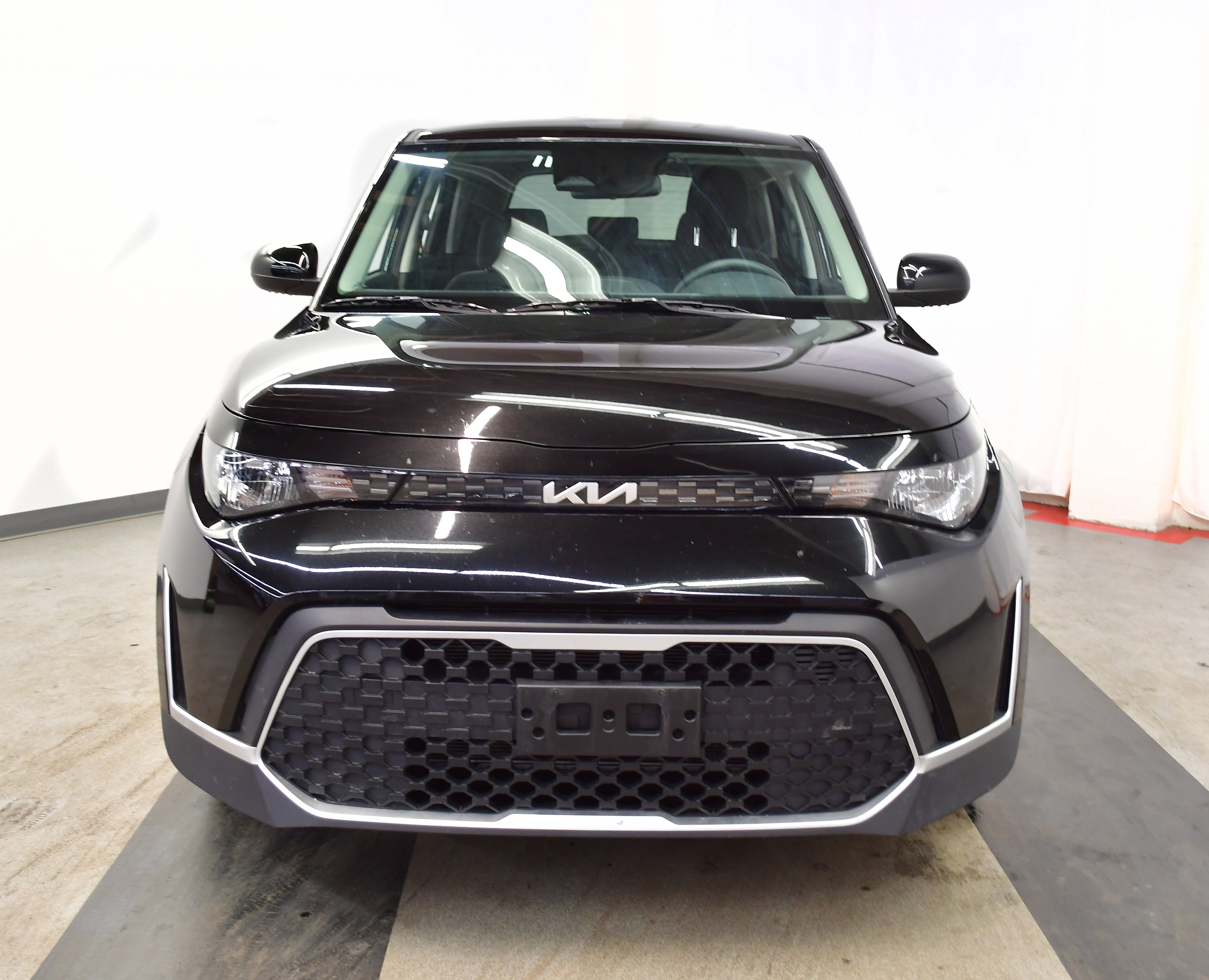 Used 2025 Kia Soul LX w/ LX Technology Package image 3