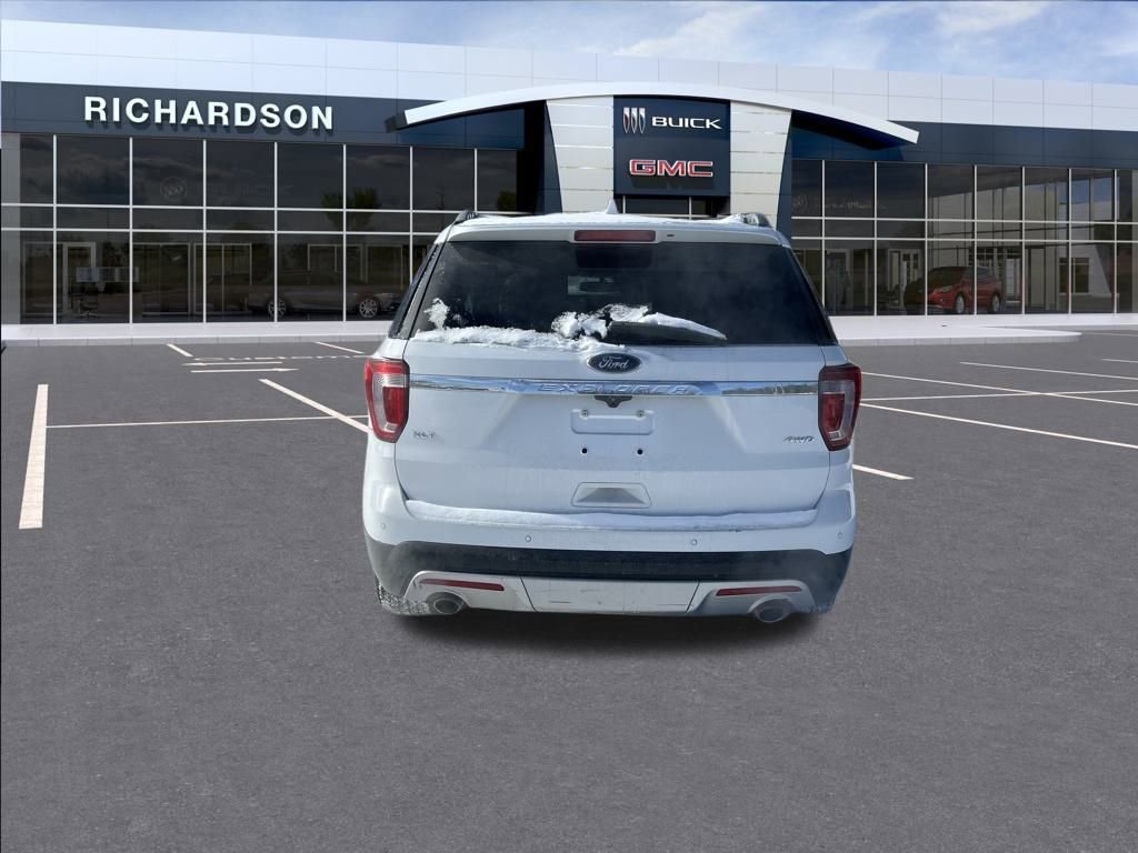 Used 2017 Ford Explorer XLT w/ Equipment Group 202A image 4