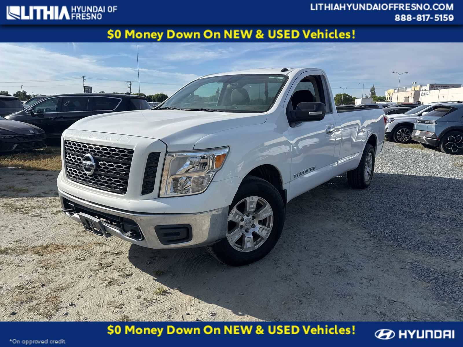 Used 2019 Nissan Titan SV image 1