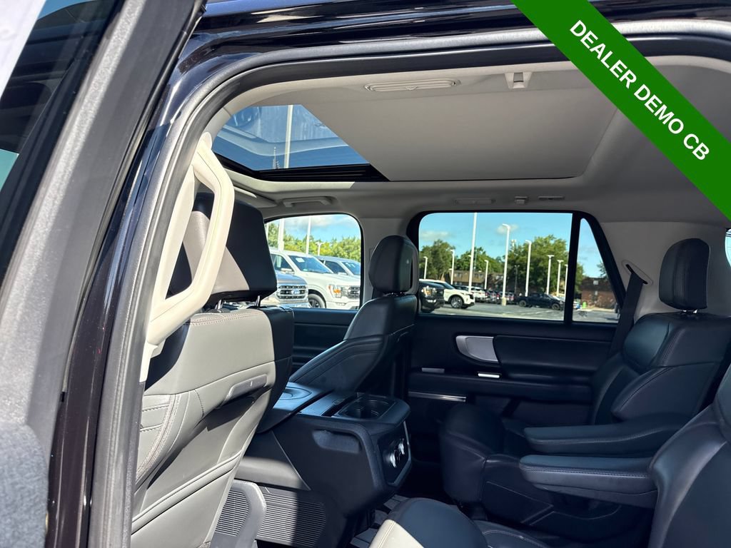 Used 2025 Ford Expedition Active AWD/4WD image 19