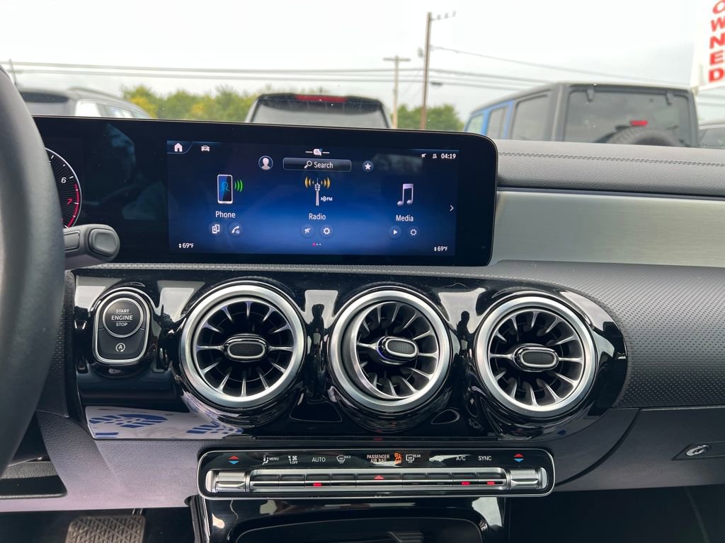 Used 2025 Mercedes-Benz CLA 250 4MATIC image 24