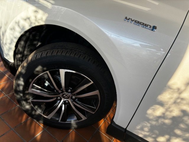 Used 2021 Toyota Venza LE w/ Carpet Mat Package (TMS) image 14