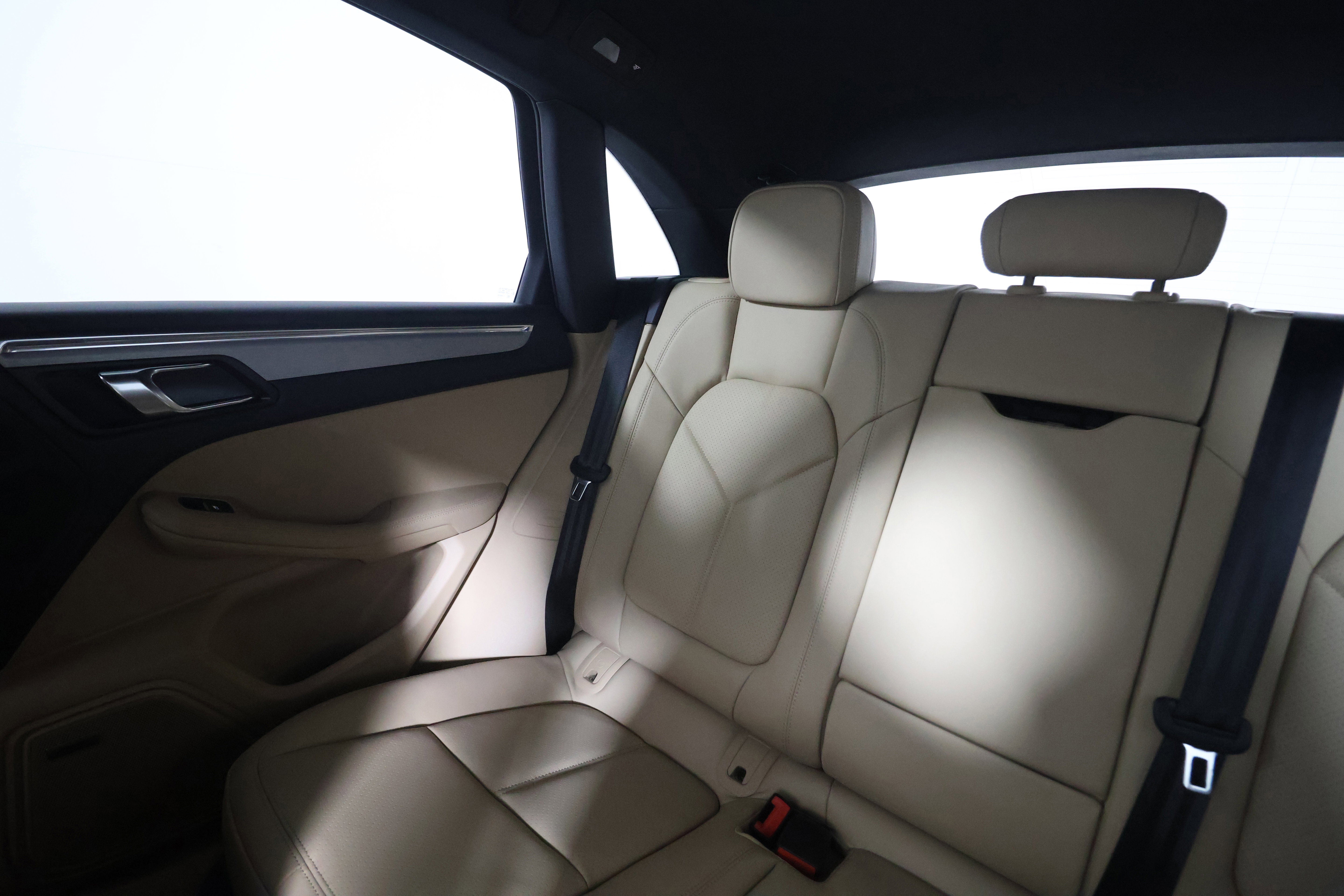 Certified 2026 Porsche Macan image 15