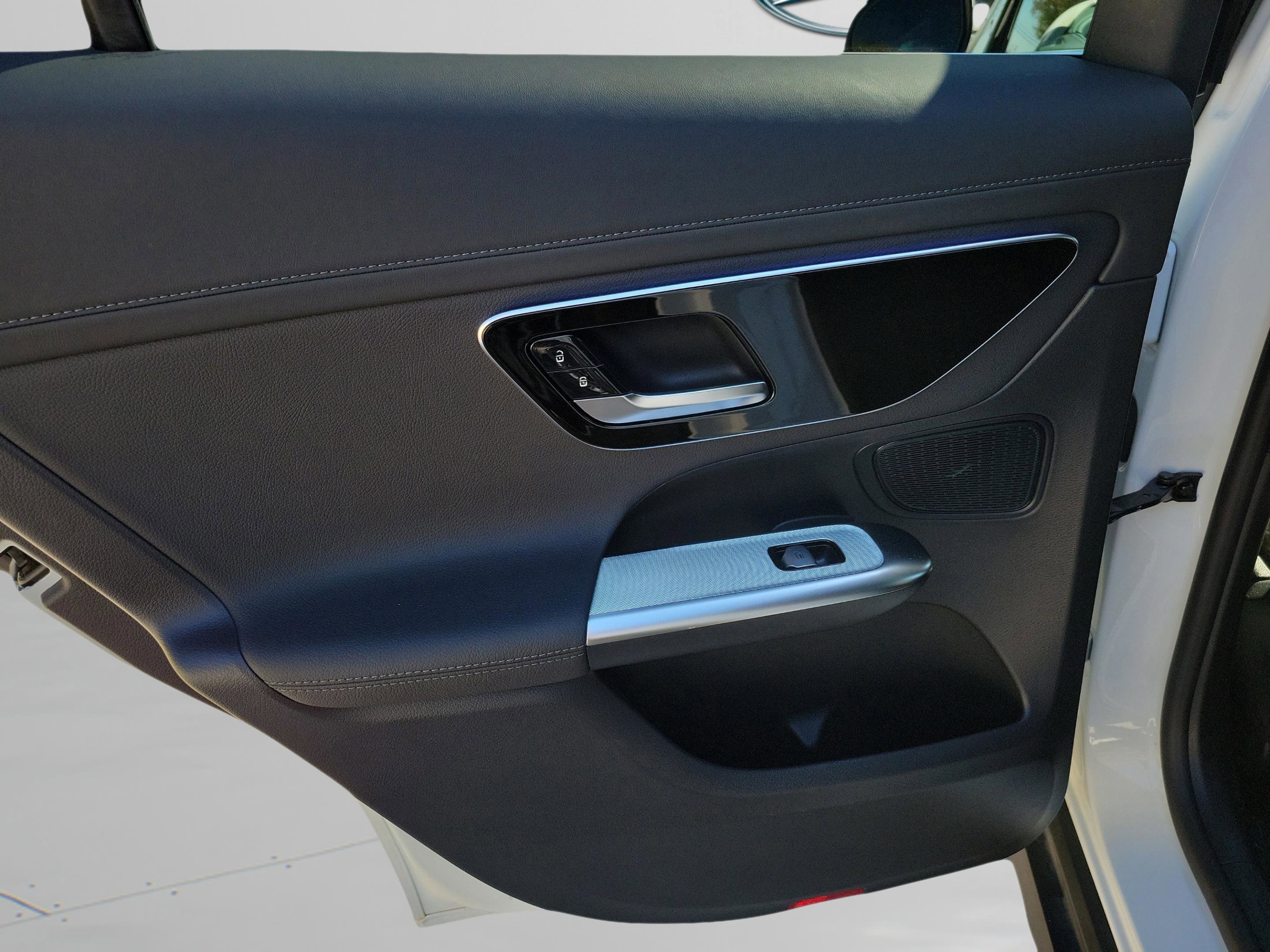 Certified 2025 Mercedes-Benz GLC 300 image 11