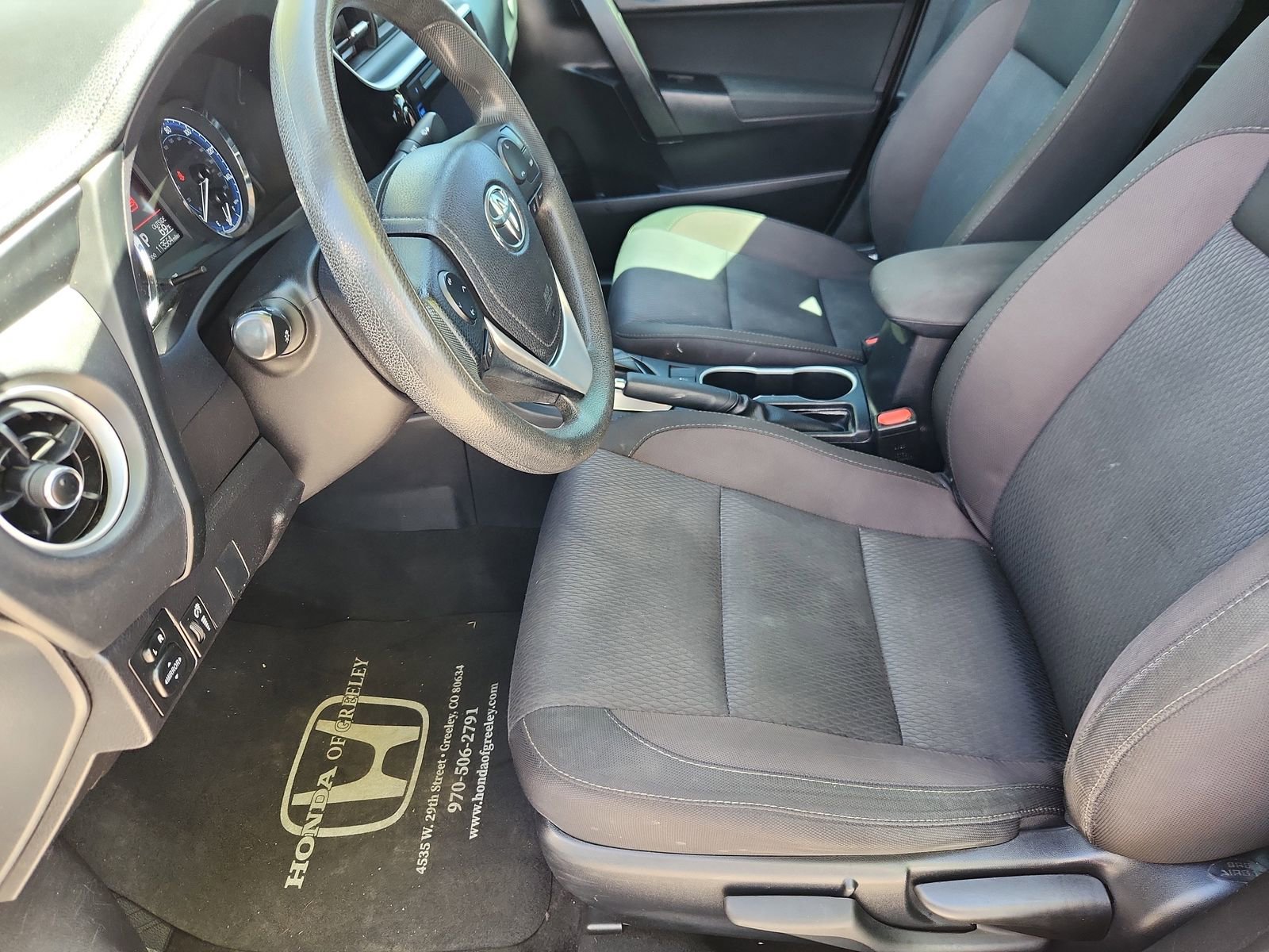 Used 2017 Toyota Corolla LE w/ Carpet Mat Package (TMS) FWD image 10