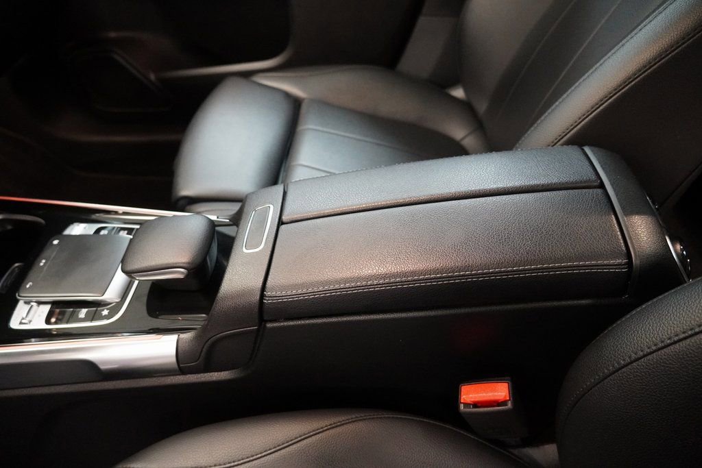 Used 2020 Mercedes-Benz GLB 250 4MATIC image 24
