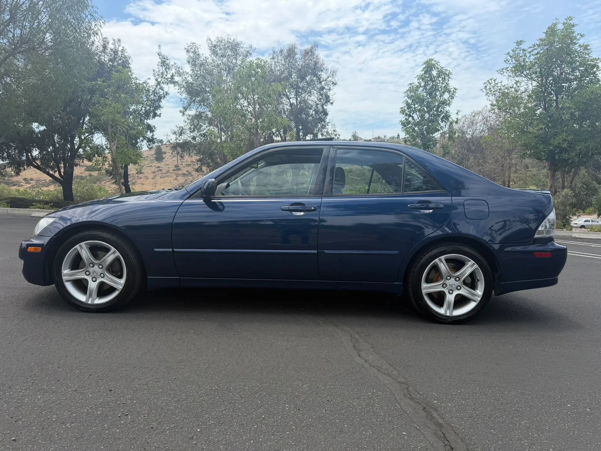 Used 2005 Lexus IS 300 RWD image 2