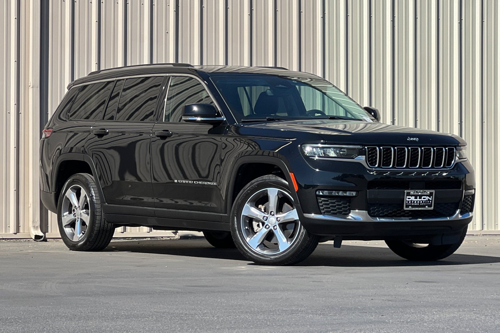 Used 2022 Jeep Grand Cherokee L Limited AWD/4WD image 2
