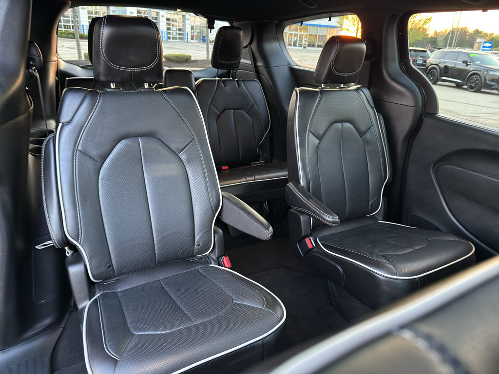 Used 2025 Chrysler Pacifica Limited FWD image 42