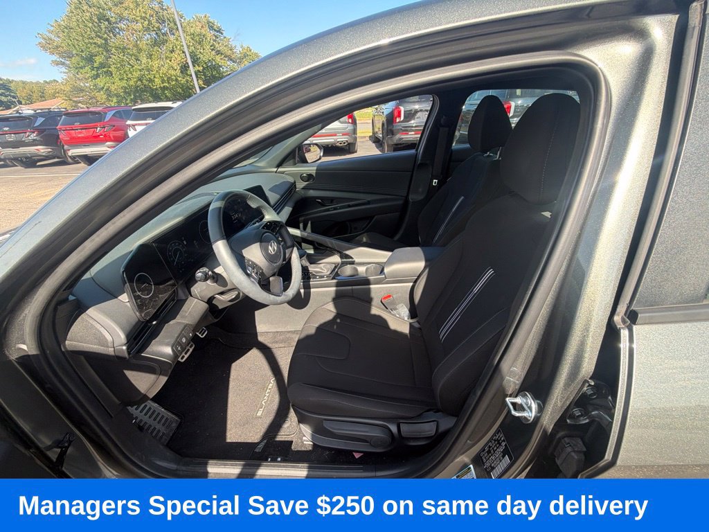 Certified 2025 Hyundai Elantra SEL w/ Cargo Package FWD image 14