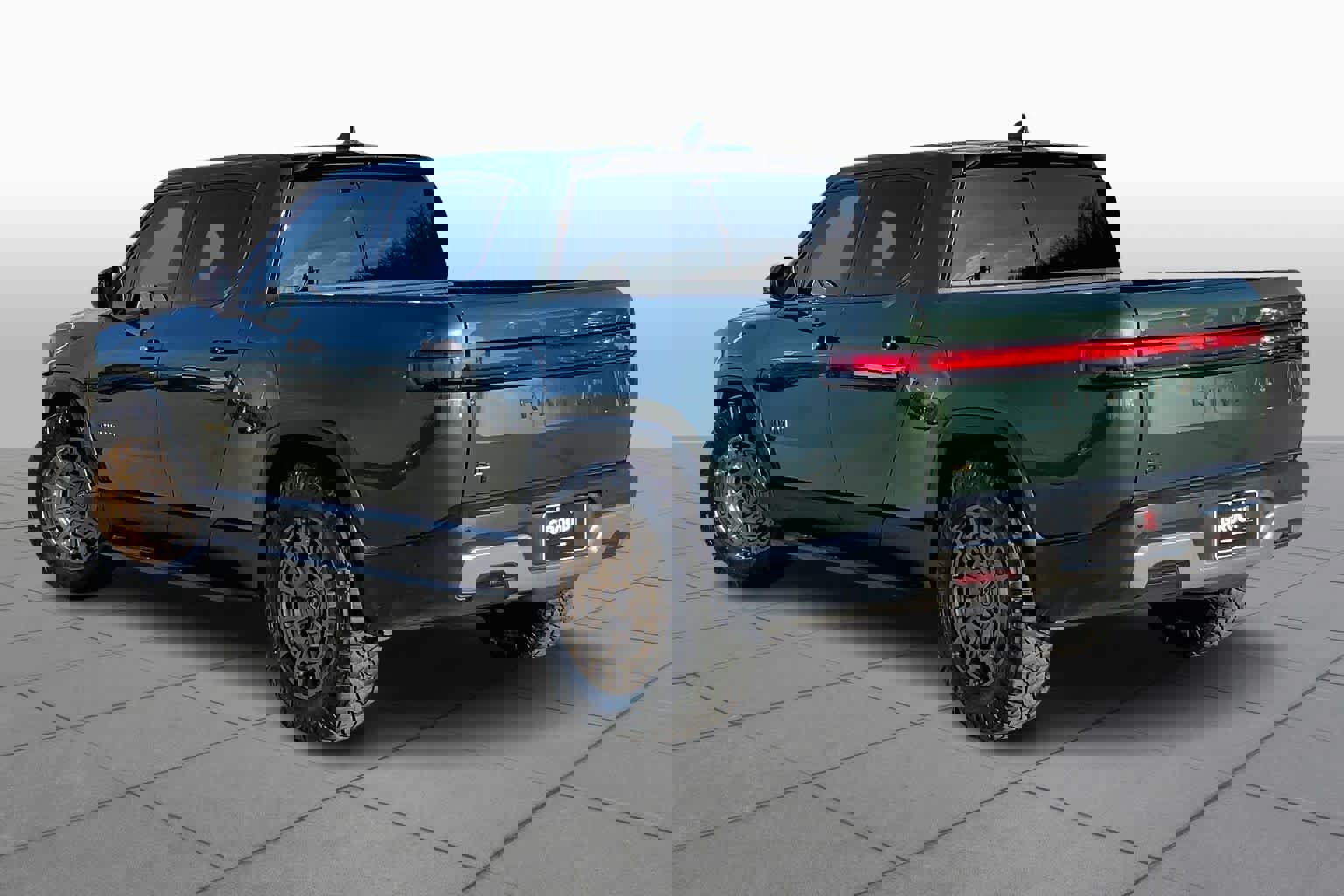 Used 2022 Rivian R1T Adventure image 11