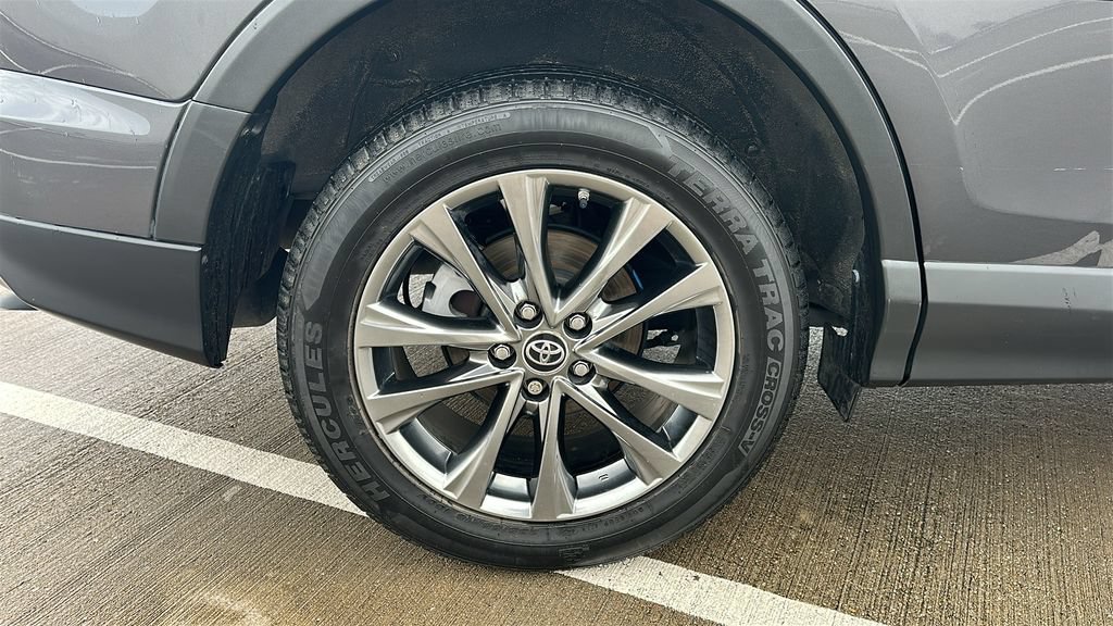 Used 2018 Toyota RAV4 Limited FWD image 17