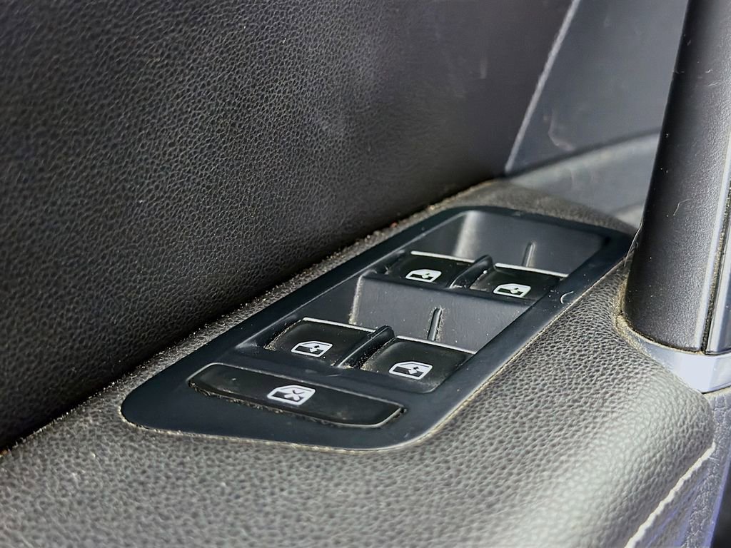 Used 2017 Volkswagen Golf R 4-Door image 21