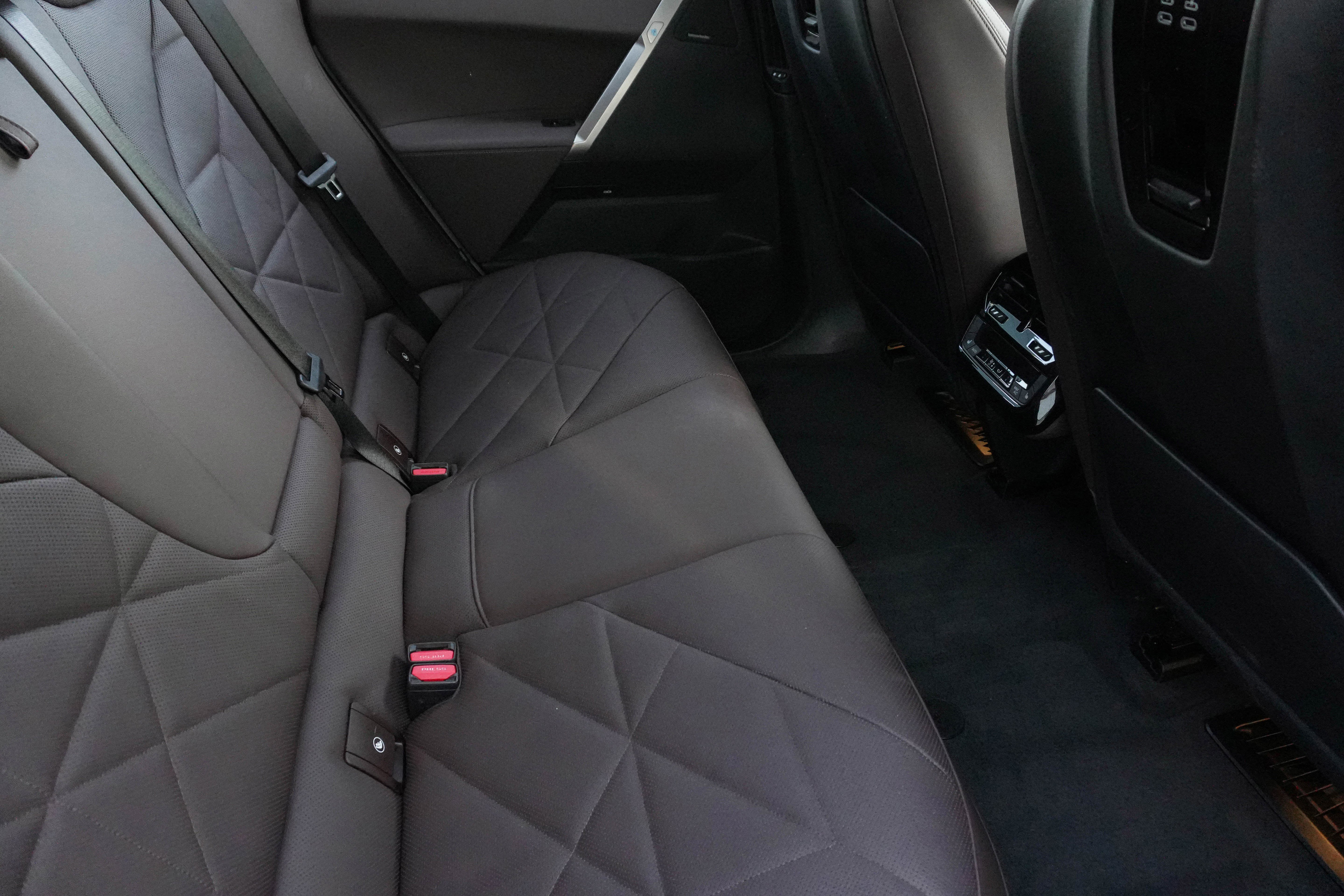 Certified 2023 BMW iX xDrive50 w/ Premium Package AWD/4WD image 35