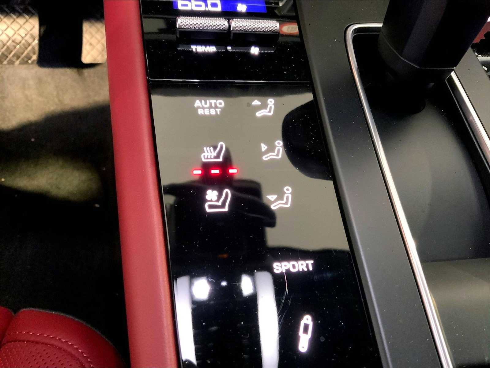 Certified 2023 Porsche Macan S w/ Premium Package Plus image 37