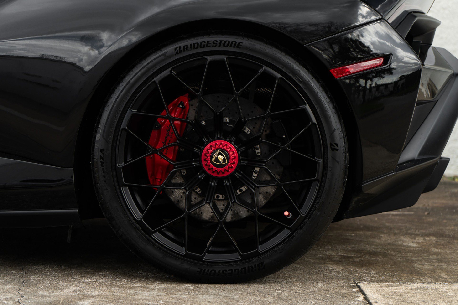 Used 2022 Lamborghini Huracan STO image 31