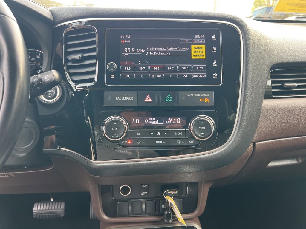 Used 2018 Mitsubishi Outlander 4WD Plug-In Hybrid image 20