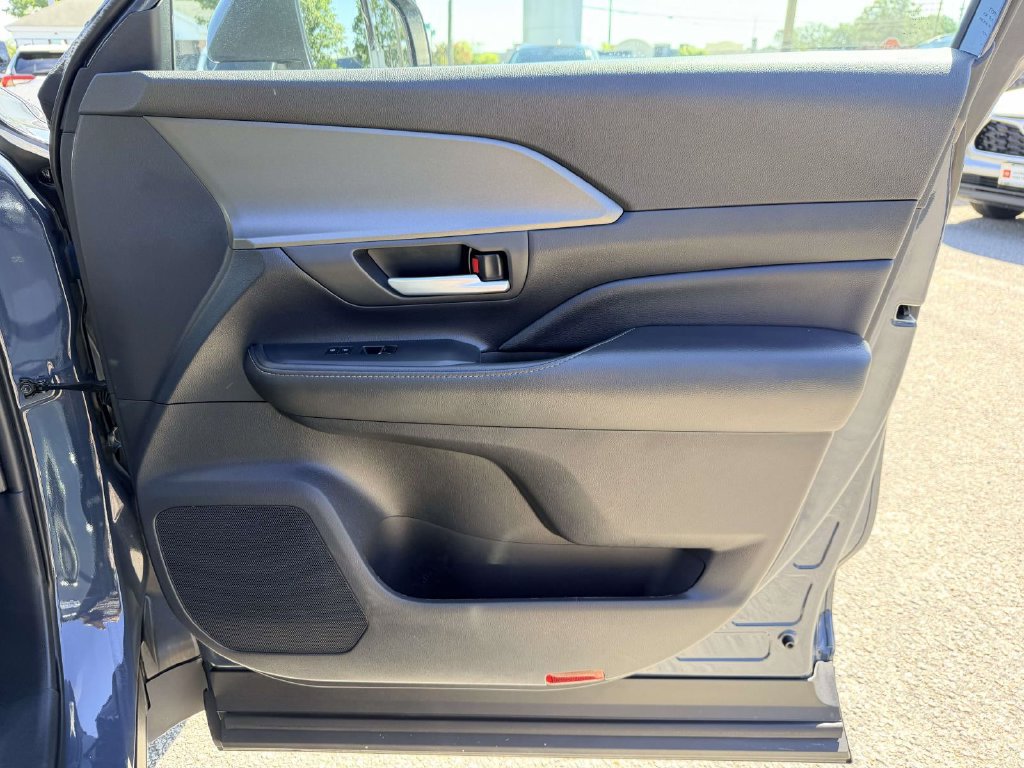 Certified 2025 Toyota Grand Highlander AWD image 12