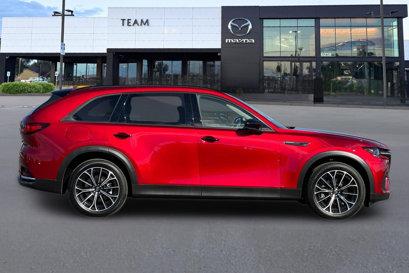 Certified 2025 MAZDA CX-70 Plug-In Hybrid w/ Premium Pkg image 3