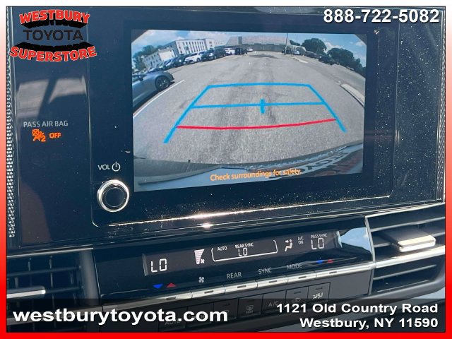 Used 2025 Toyota Sienna LE FWD image 36