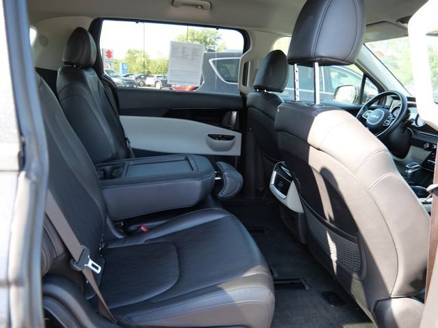 Used 2024 Kia Carnival EX FWD image 9