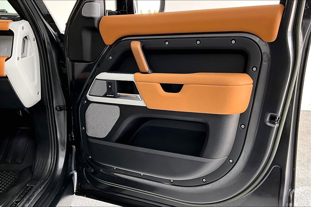 Used 2023 Land Rover Defender 130 First Edition image 23
