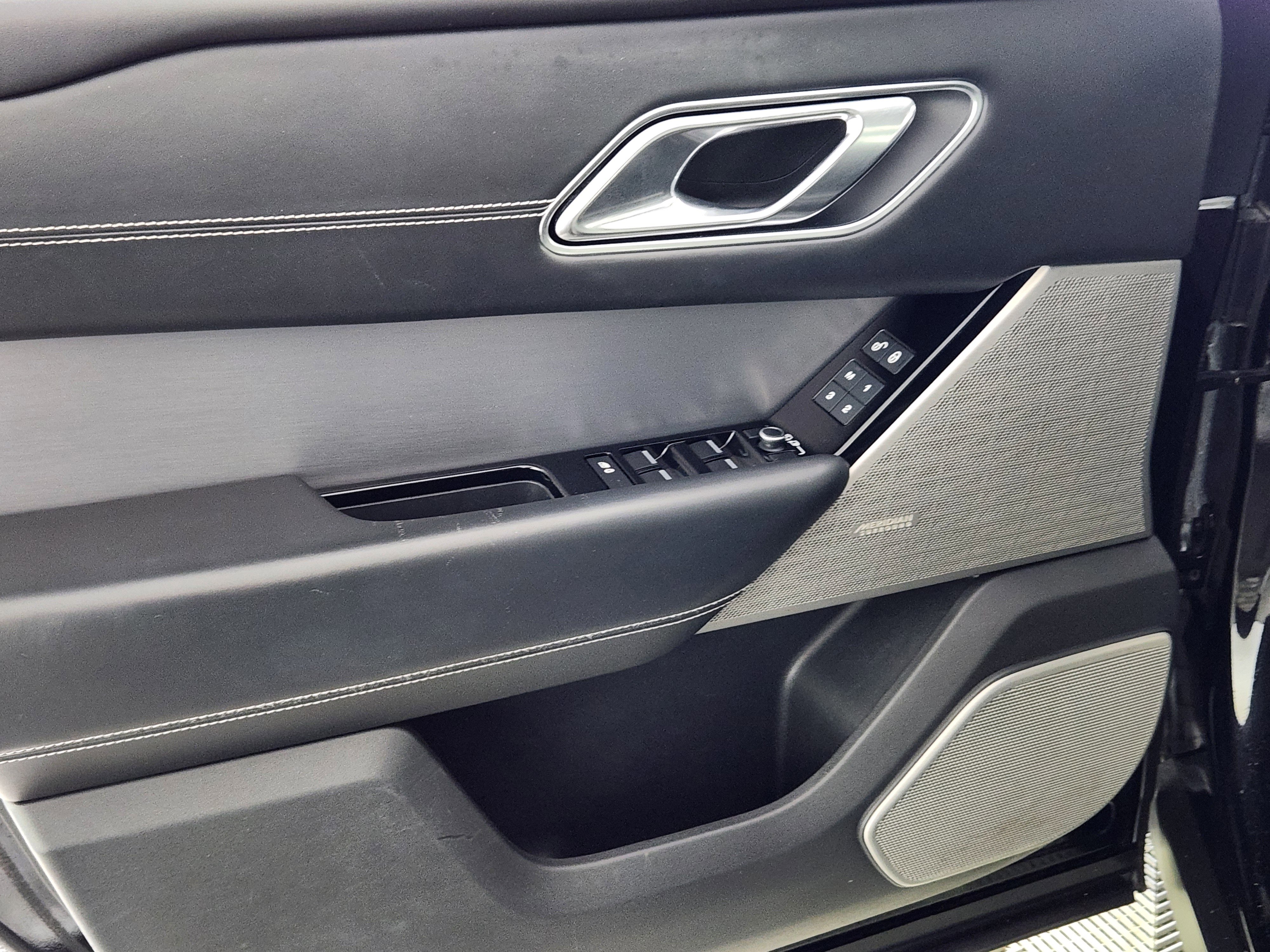 Used 2018 Land Rover Range Rover Velar R-Dynamic HSE image 16