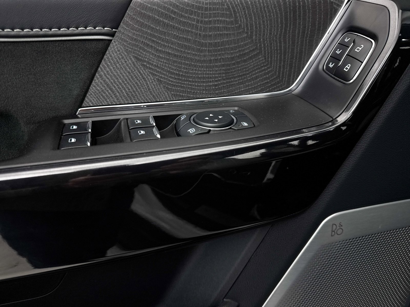 Used 2023 Ford F150 Lightning Platinum image 35