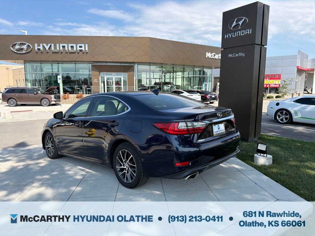 Used 2016 Lexus ES 350 w/ Luxury Package w/Wood Trim FWD image 11