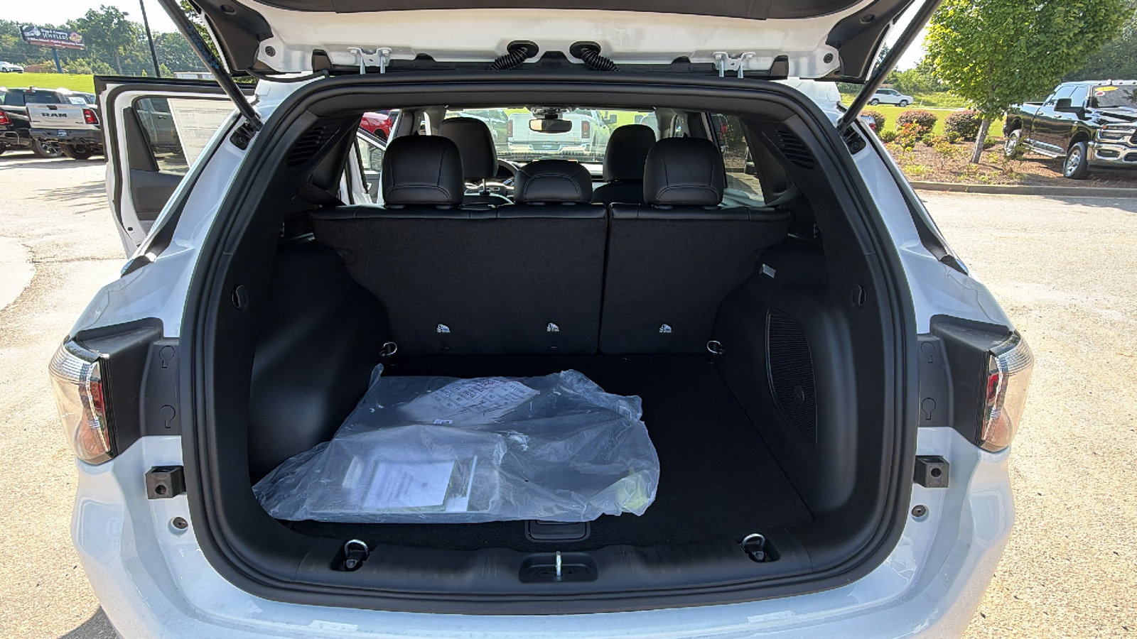 New 2026 Jeep Compass Latitude AWD/4WD image 13
