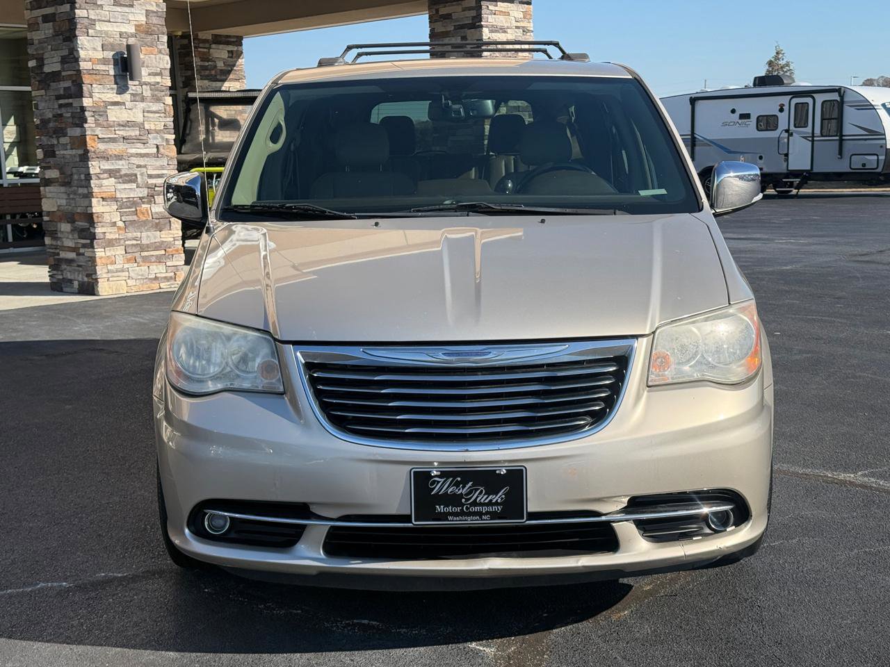 Used 2014 Chrysler Town & Country Touring-L w/ Driver Convenience Group FWD image 7