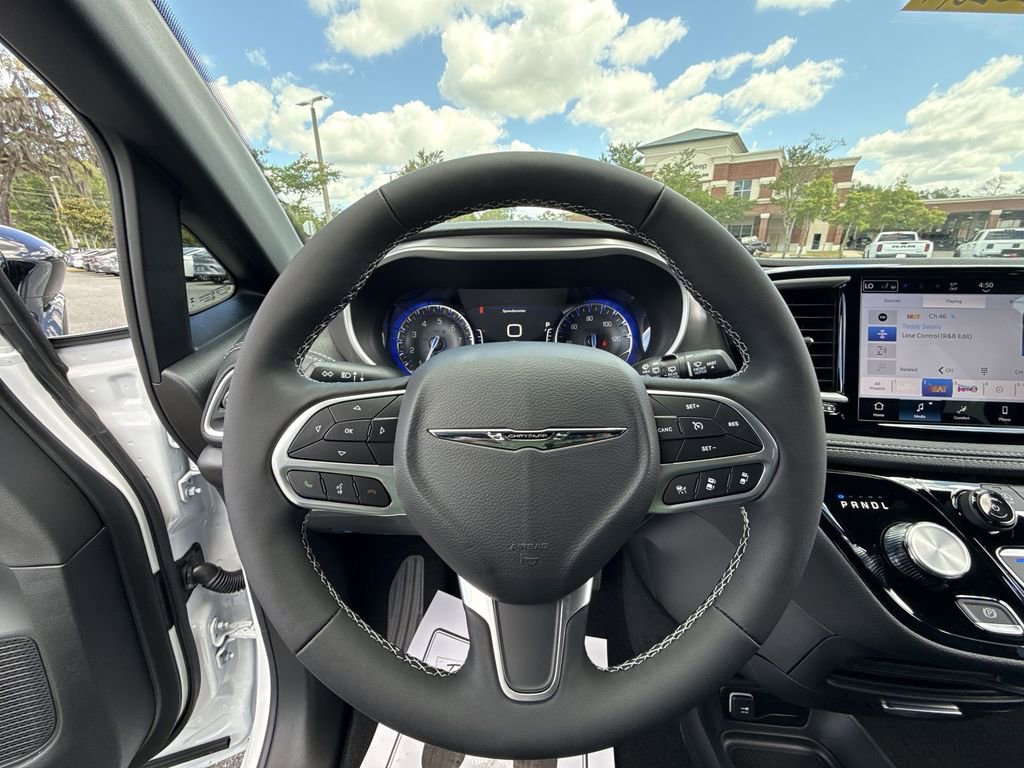 New 2026 Chrysler Pacifica Select image 13