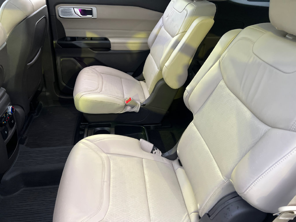 Used 2020 Ford Explorer Platinum w/ Premium Technology Package AWD/4WD image 12