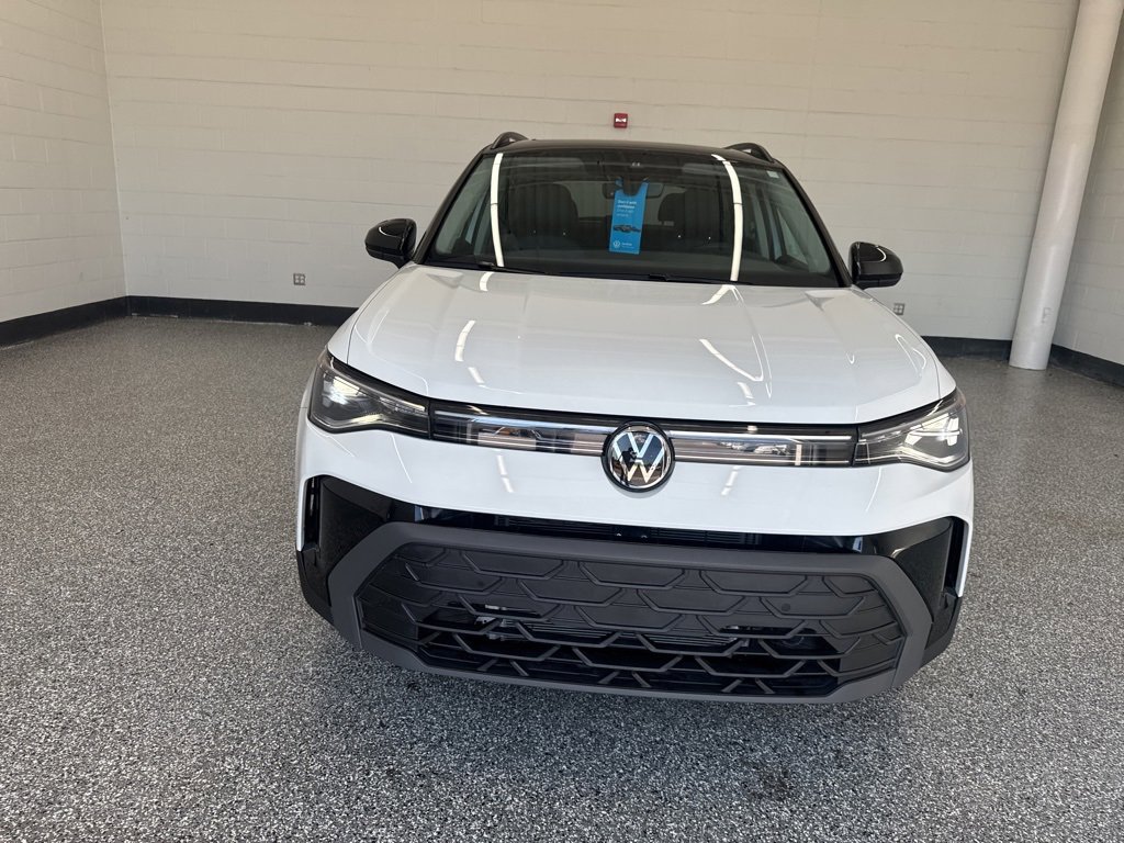 Certified 2025 Volkswagen Taos SE image 6
