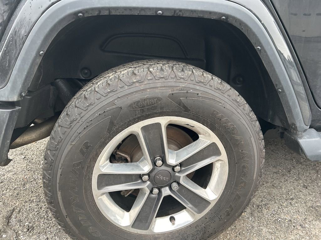 Used 2022 Jeep Wrangler Unlimited Sahara image 9