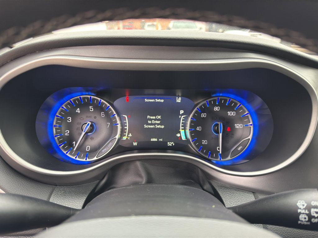 Used 2026 Chrysler Pacifica Select image 18