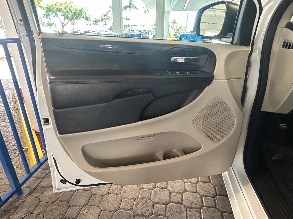 Used 2020 Dodge Grand Caravan SE w/ Rear Park Assist Package image 34