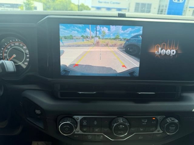 Used 2025 Jeep Gladiator Sport AWD/4WD image 15