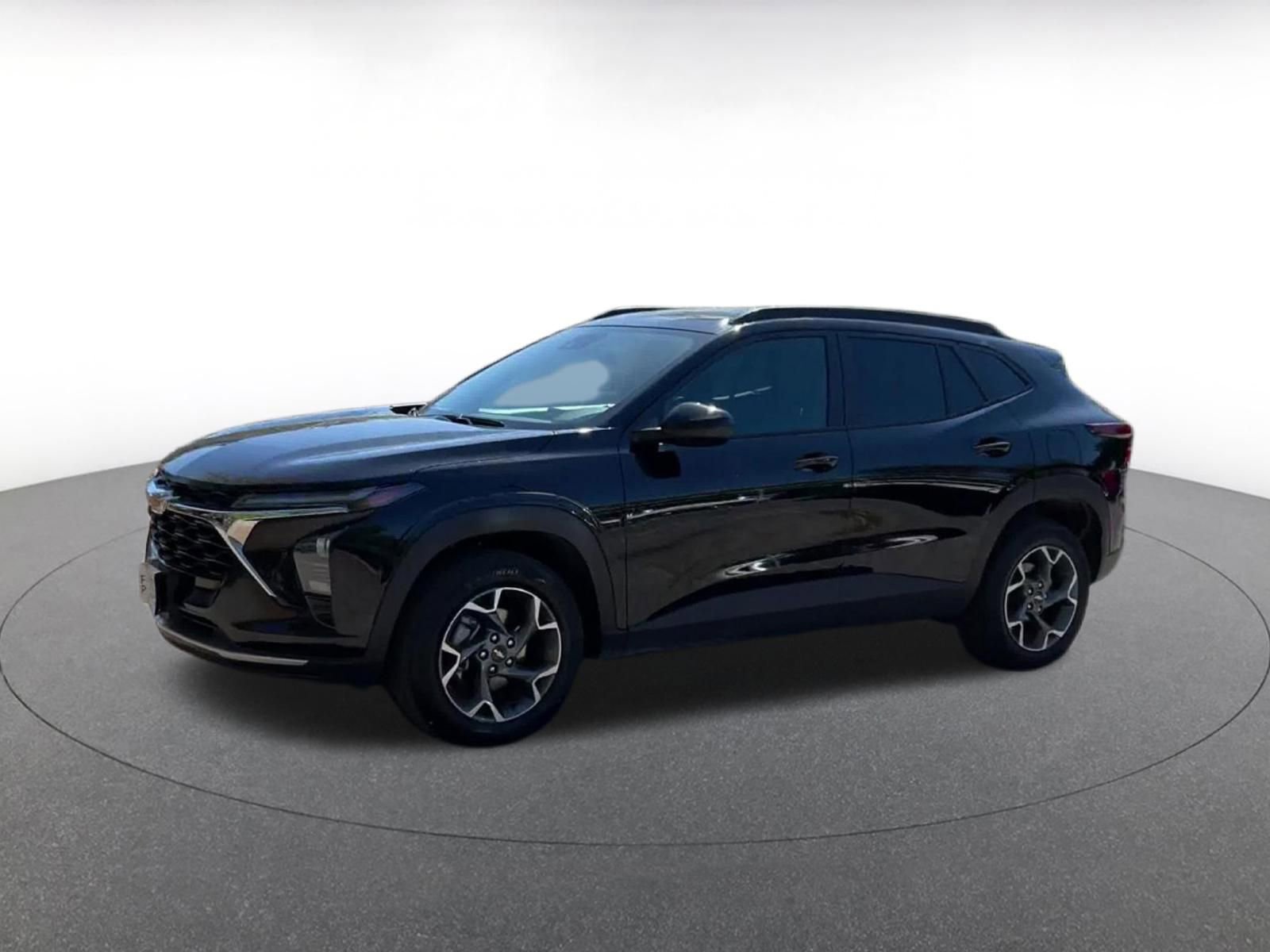 Used 2025 Chevrolet Trax LT w/ LT Convenience Package image 7