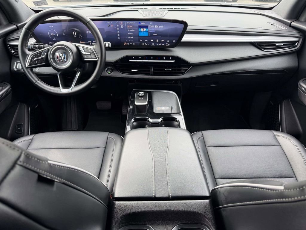 Used 2025 Buick Enclave Preferred image 3