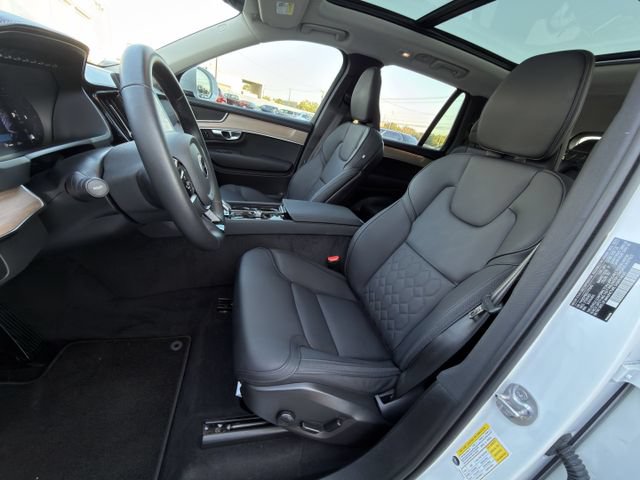 Used 2025 Volvo XC90 B6 Plus AWD/4WD image 25