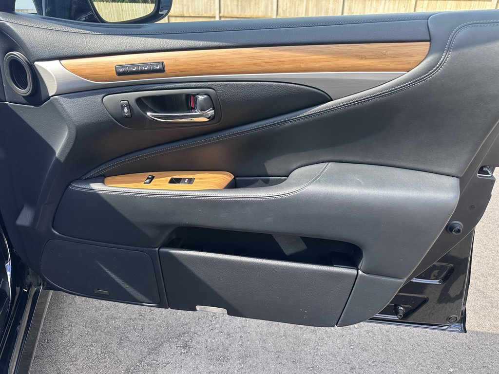 Used 2015 Lexus LS 460 L image 12