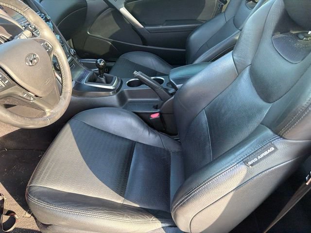 Used 2016 Hyundai Genesis Coupe 3.8 RWD image 3